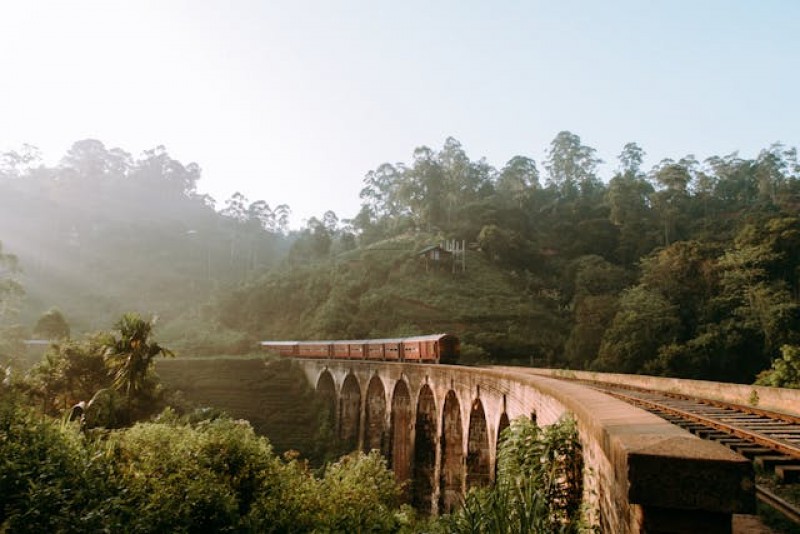 Sri Lanka Tour: Surf, Raft, Hike